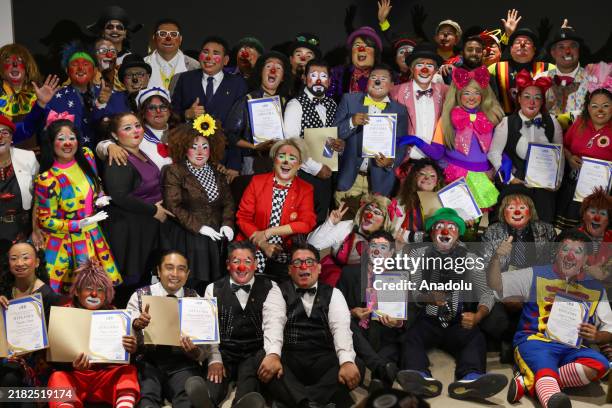 Circus Graduation 14,877 Graduation Group Photo Stock Photos, High-Res Pictures, and ...