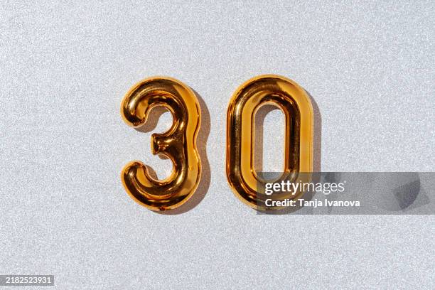 gold numbers 30 on silver background with glitter - número 30 imagens e fotografias de stock