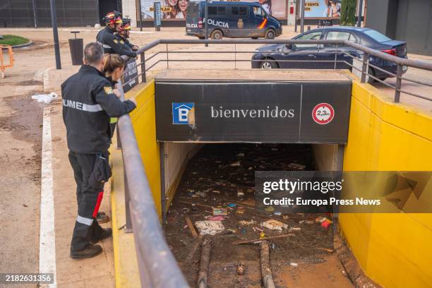 Personnel next to the flooded parking lot of the Bonaire Shopping Center, on November 3 in Valencia, Valencian Community, Spain. The Generalitat...