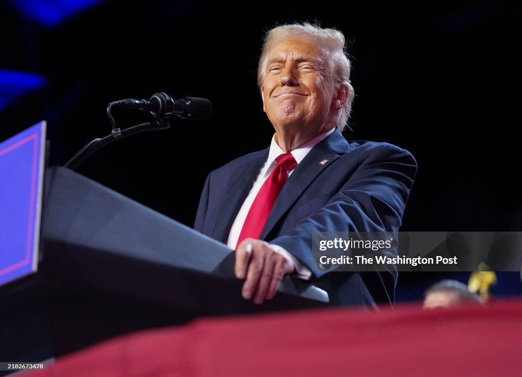 WEST PALM BEACH, FL - NOVEMBER 6: Republican presidential candi