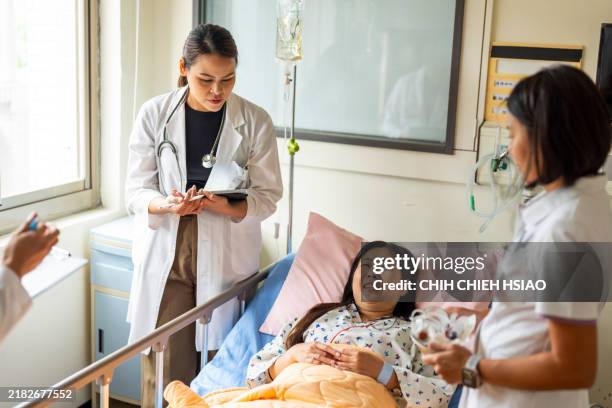 Doctor Roundsing 36 Hospital Rounding Stock Photos, High-Res Pictures, and Images ...