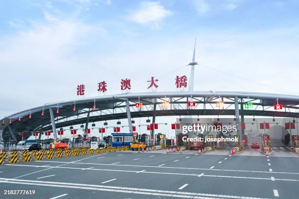 la entrada del puente hong kong-zhuhai-macao - macao fotografías e imágenes de stock