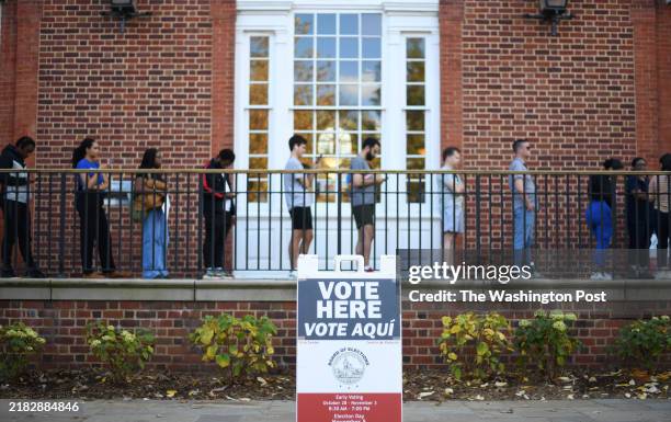 Library Voting Wall 30 Georgetown Neighborhood Library Stock Photos, High-Res Pictures, and ...