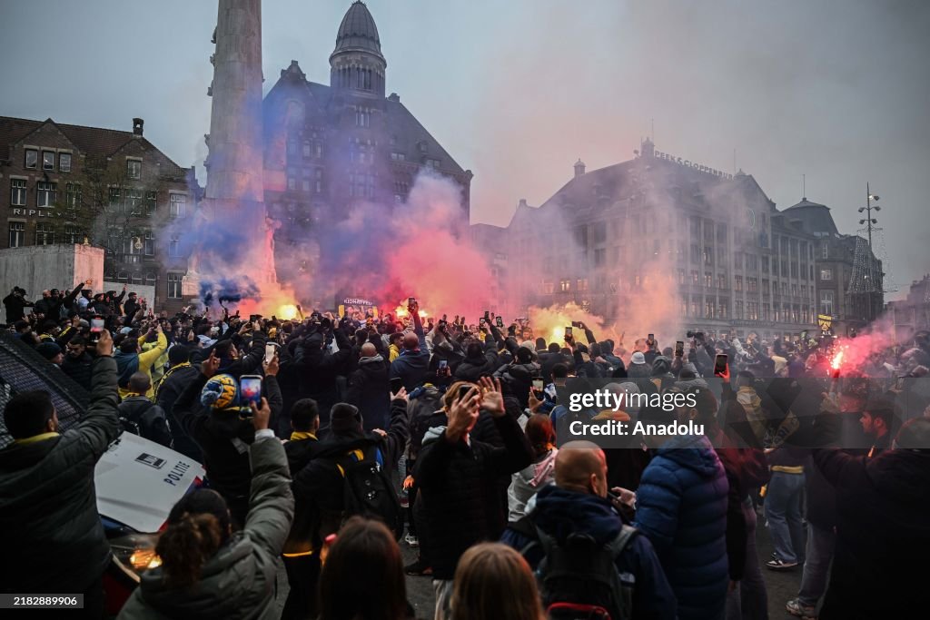 Pro-Israel Maccabi fans stage demonstration in Amsterdam, at least ten arrests