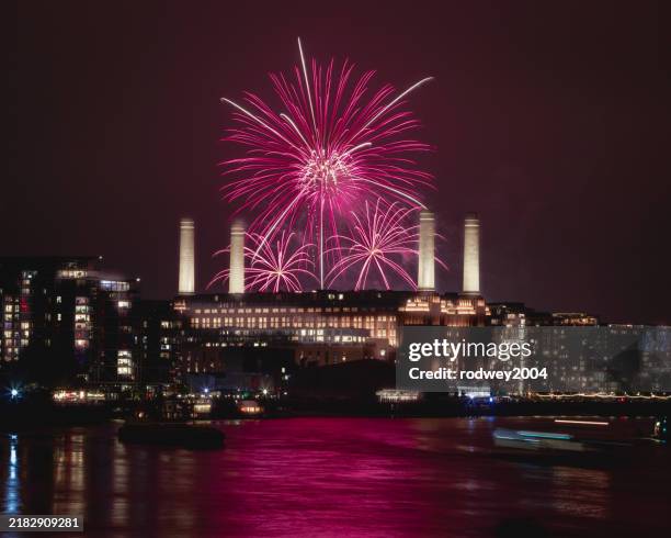 fireworks night over battersea power station. - pyrotechnic effects stock pictures, royalty-free photos & images