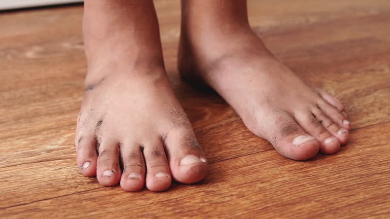 https://media.gettyimages.com/id/2182922379/video/close-up-of-a-childs-bare-dirty-feet-standing-on-the-floor.jpg?b=1&s=640x640&k=20&c=__3PxirWj-ucQhEQOmbYn9uRNMRUF_y6F-ezaN2wqWo=