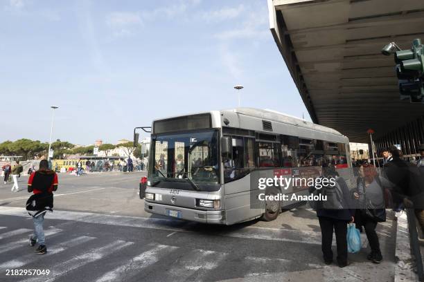 Service Break Bus 1,614 Bus Out Of Service Stock Photos, High-Res Pictures, and Images ...