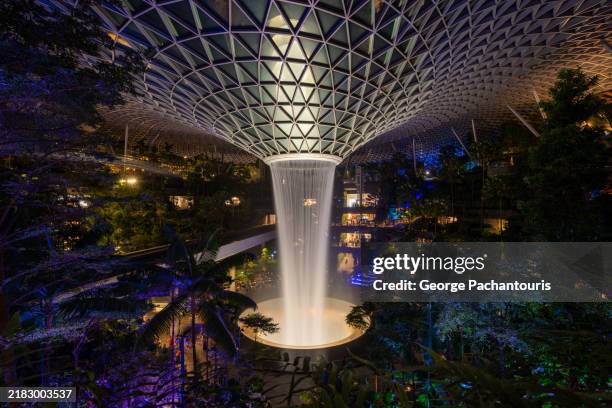 rain vortex fountain at jewel changi airport, singapore - changi airport stock pictures, royalty-free photos & images