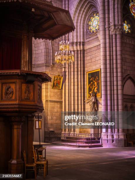 close-up view of the nave and aisle of the notre-dame-de-bonne-nouvelle basilica, former saint-aubin church, with a side chapel dedicated to saint anne and the wooden pulpit, rennes - ille-et-vilaine - bretagne (brittany) - western france. - glass engraving patterns stock pictures, royalty-free photos & images