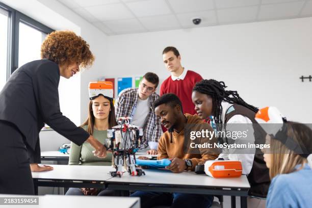 Collaboration Works In Stem 48,118 Stem Group Stock Photos, High-Res Pictures, and Images - Getty ...