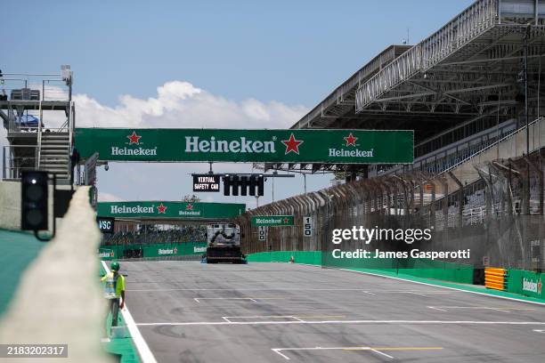 F1 Racing Startingline 408 F1 Start Lights Stock Photos, High-Res Pictures, and Images - Getty ...