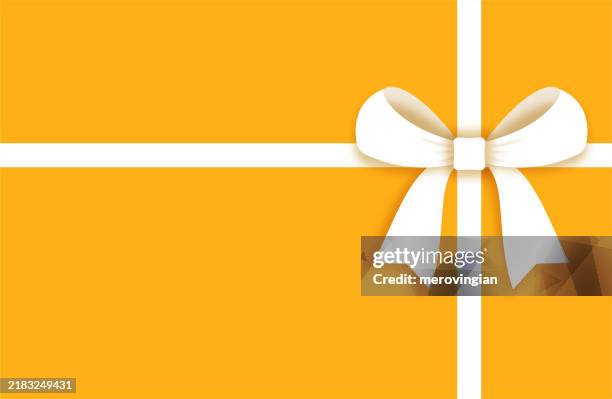 stockillustraties, clipart, cartoons en iconen met white gift ribbon and bow on yellow color background - verjaardagskado