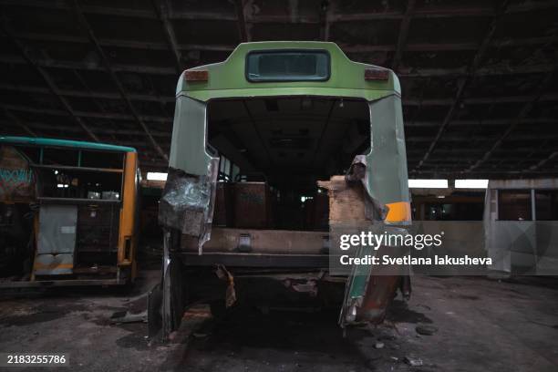 rear view of abandoned bus with extensive damage - dismantling stock pictures, royalty-free photos & images