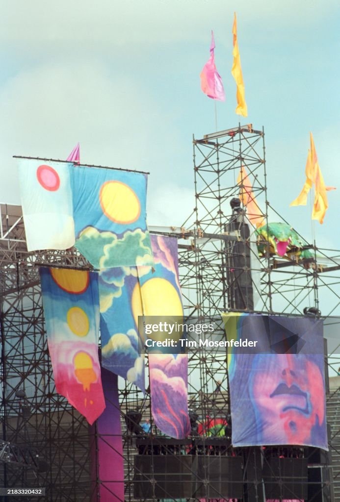 Grateful Dead In Concert - Eugene OR 1990