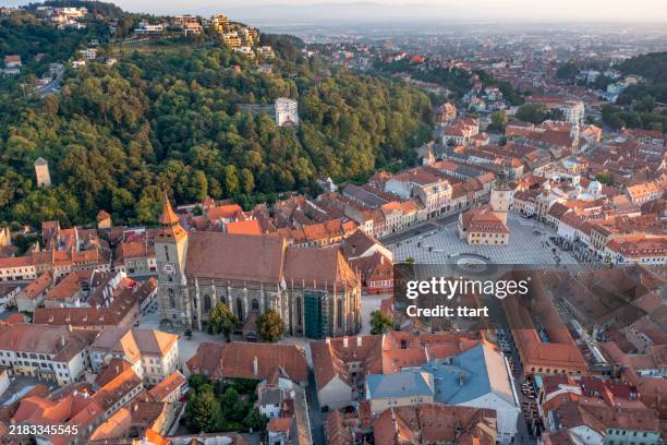 aerial drone view of the the black church in old brasov centre, transylvania, romania - bucarest photos et images de collection