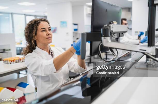 focused female scientist working in laboratory - technician stock pictures, royalty-free photos & images