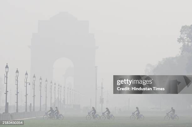 Layer of smog seen engulfed in the early hours of the morning at Kartavya Path on November 10, 2024 in New Delhi, India. The India Meteorological...