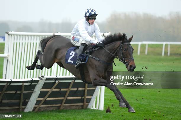 Harry Skelton riding Listentoyourheart on their way to winning The CSP Mares' Novices' Hurdle at Newbury Racecourse on November 07, 2024 in Newbury,...