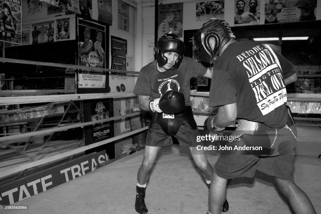Mexican Boxer Jesús Chávez Sparring