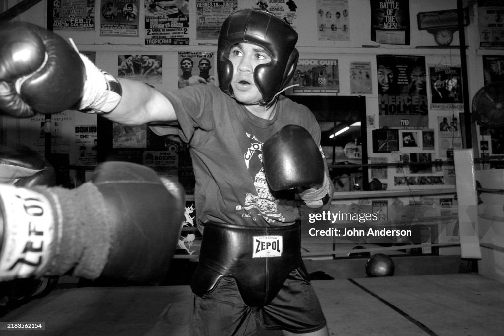 Mexican Boxer Jesús Chávez Sparring