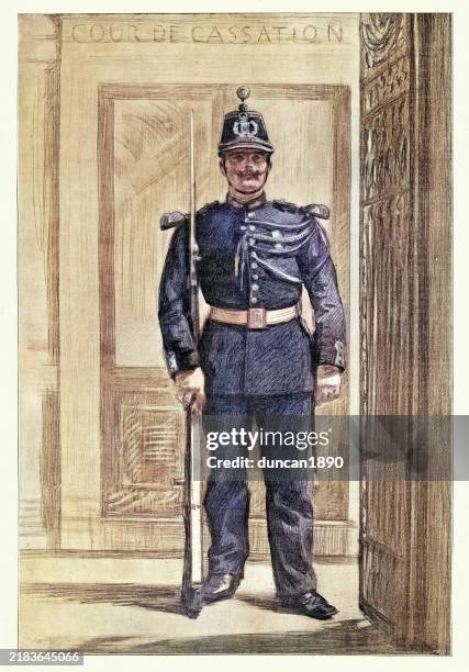 illustrazioni stock, clip art, cartoni animati e icone di tendenza di soldato francese di guardia fuori dalla corte di cassazione durante l'affare dreyfus, arte vittoriana, xix secolo 1899 - uniforme della polizia