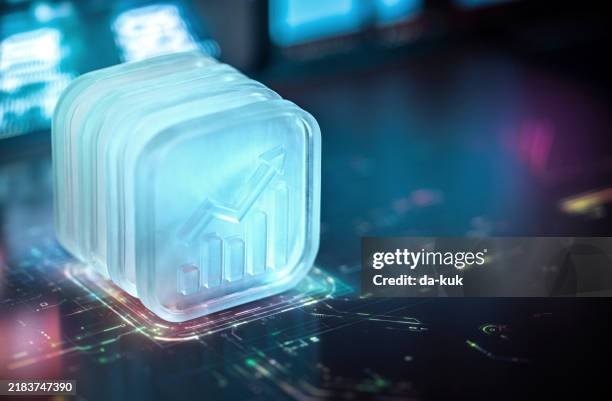 grafico di crescita digitale futuristico con effetto bagliore al neon - best location for bitcoin mining foto e immagini stock