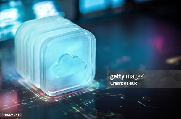 concepto futurista de computación en la nube con interfaz digital - computación sin servidor fotografías e imágenes de stock