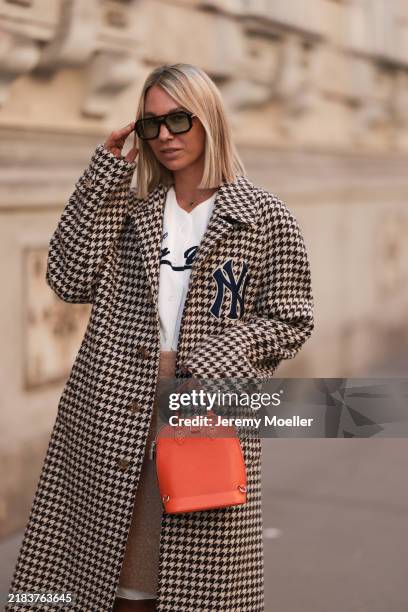 Karin Teigl is seen wearing pilot sunglasses with a geometric tortoise frame and grey tinted lenses from Kuboraum; a yellow gold “Alhambra” necklace...