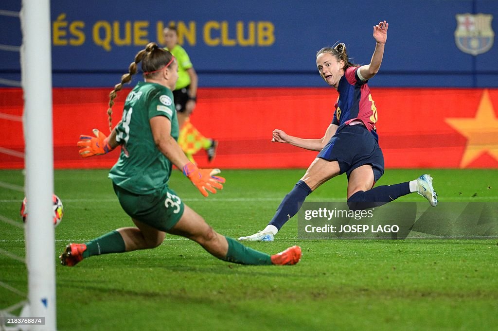 TOPSHOT-FBL-EUR-C1-WOMEN-BARCELONA-SKN POLTEN