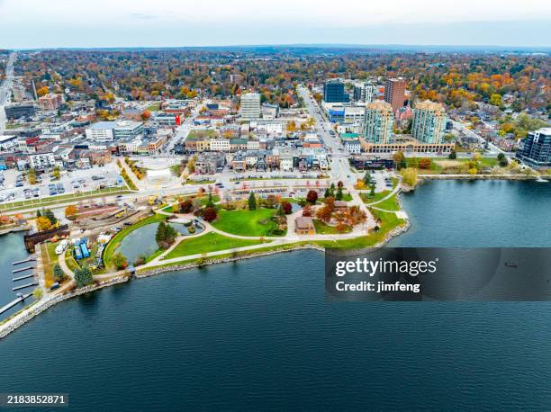 veduta aerea parco del patrimonio e lago simcoe, barrie, canada - barrie foto e immagini stock