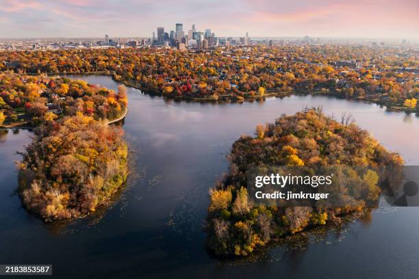 lago delle isole aereo - minnesota foto e immagini stock