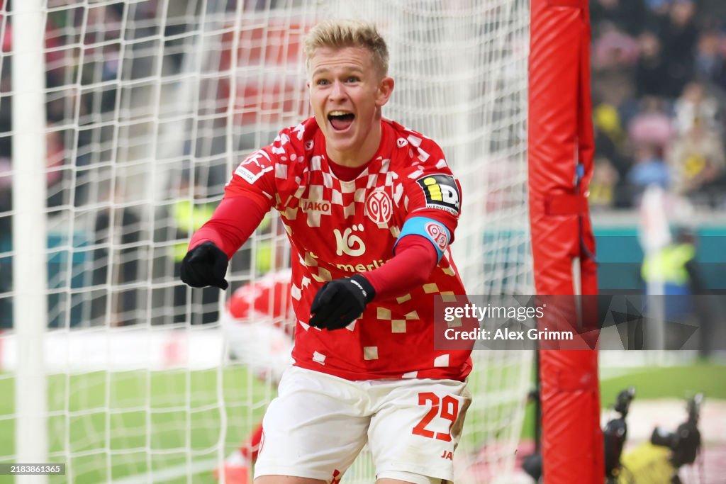 1. FSV Mainz 05 v Borussia Dortmund - Bundesliga