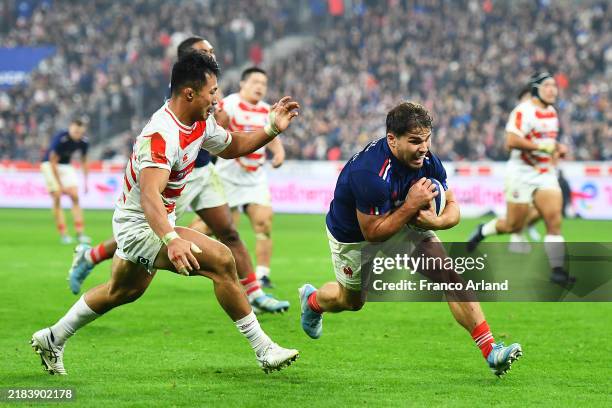 Antoine Dupont of France scores a try during the Autumn Nations Series 2025 match between France and Japan at Stade de France on November 09, 2024 in...