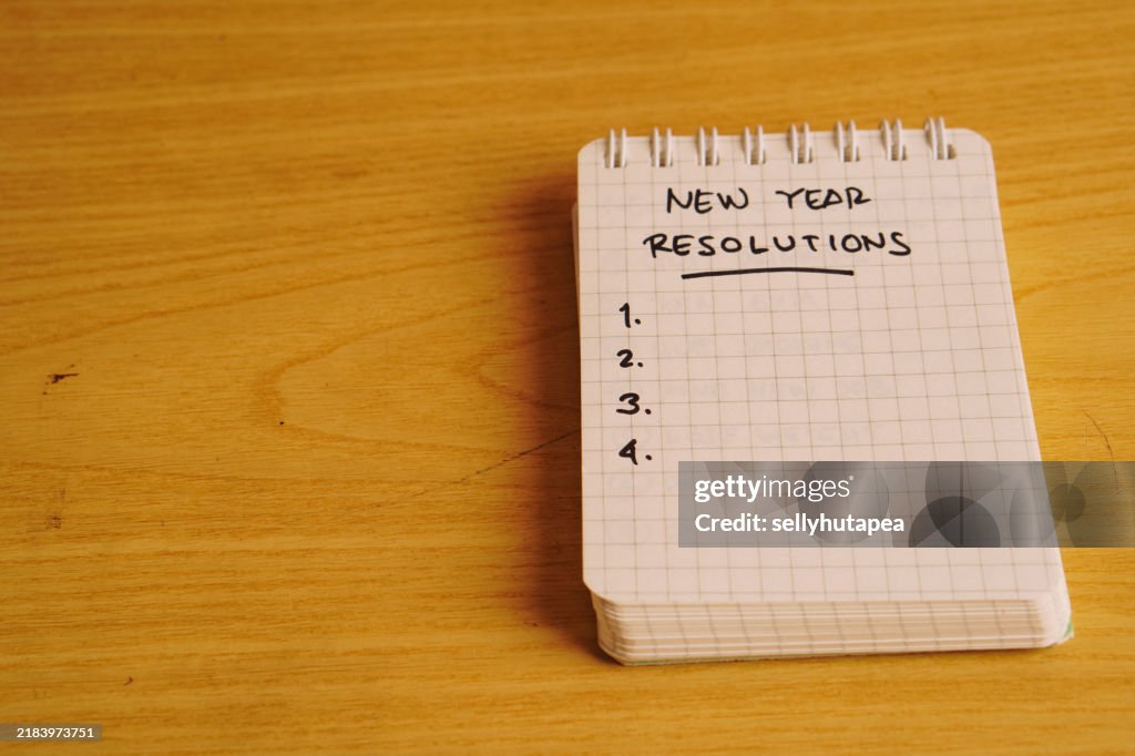 Handwritten "New Year's Resolution" in Notepad