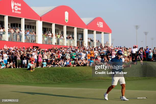 Paul Waring of England celebrates victory on the 18th green on day four of the Abu Dhabi HSBC Championship 2024 at Yas Links Golf Course on November...