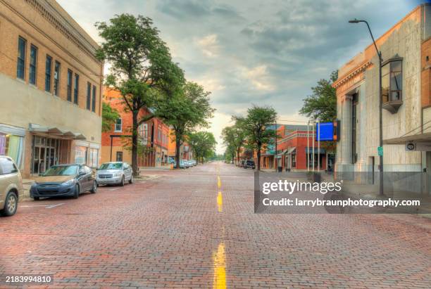 downtown dodge city - dodge-city-kansas stockfoto's en -beelden