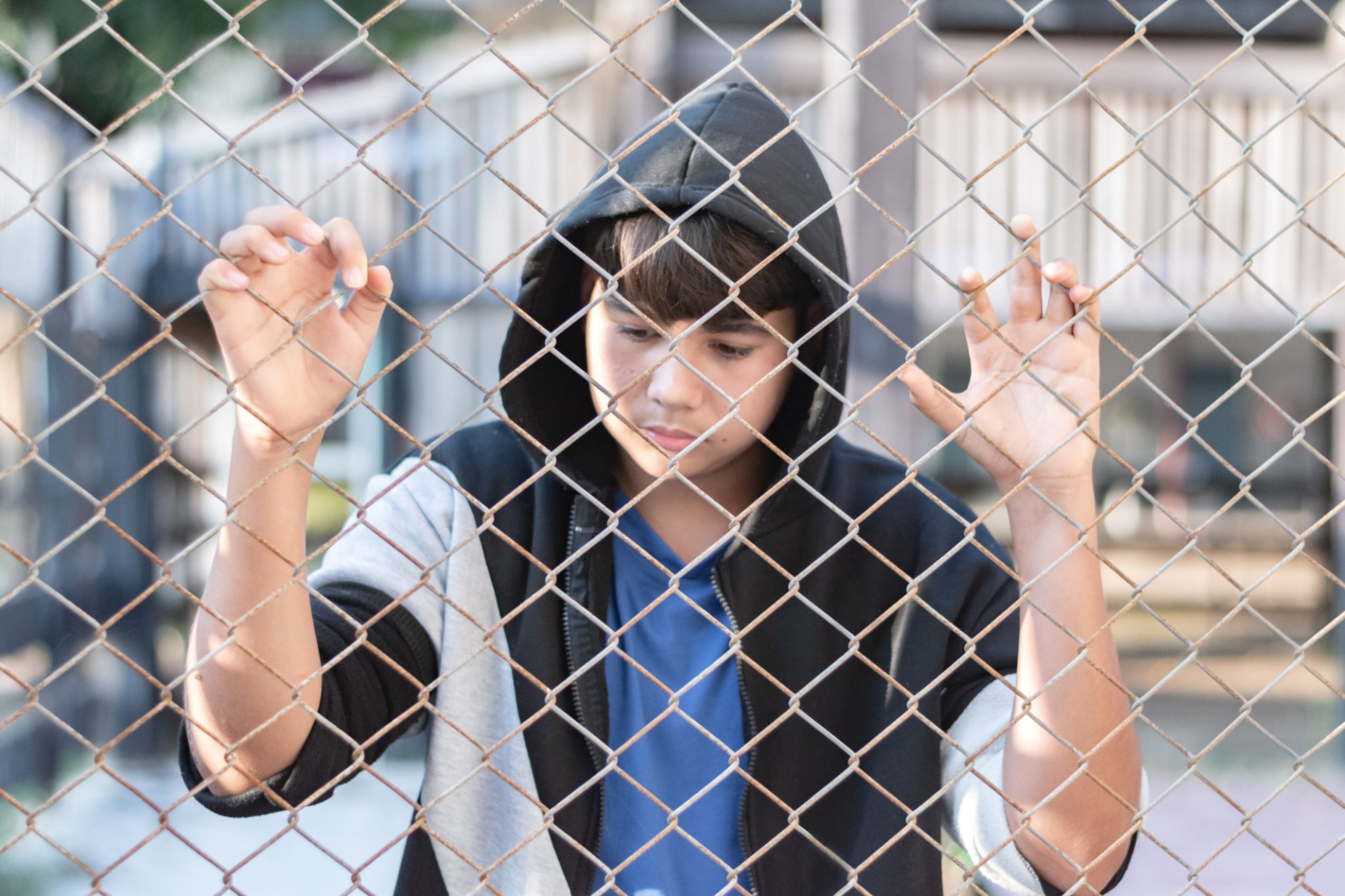 Asian youngster lifestyles looking through fence easement Asian youngster lifestyles looking through fence easement