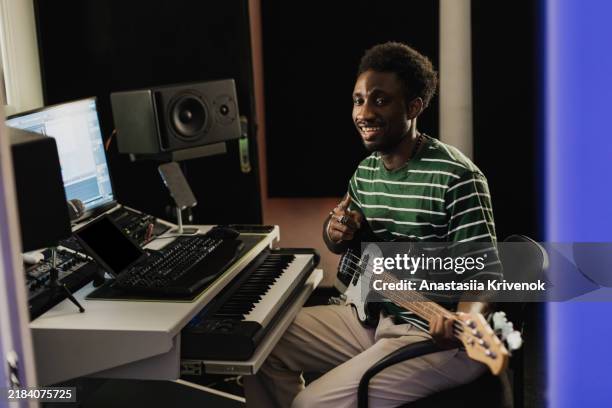 Musical Instruments Singer 6,990 Singer Studio Record Stock Photos, High-Res Pictures, and Images ...