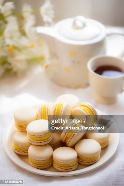macarons au citron - macaron photos et images de collection