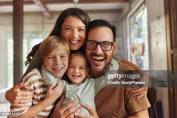 happy parents and their small kids enjoying at home. - family portrait imagens e fotografias de stock