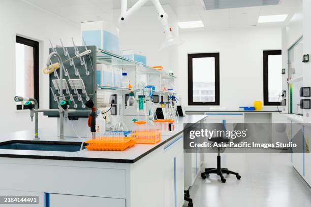 Modern Lab Example 7,293 Modern Laboratory Interior Stock Photos, High-Res Pictures, and ...