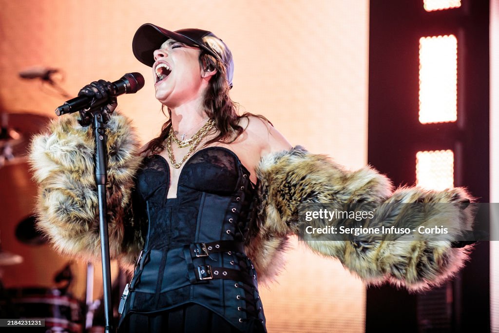 Emma Performs In Milan