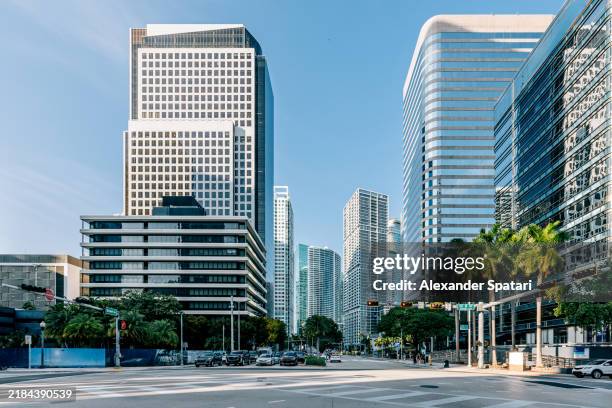 modern glass skyscrapers in miami downtown, florida, usa - florida estados unidos fotografías e imágenes de stock