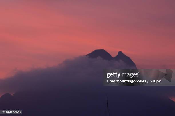scenic view of mountains against sky during sunset,monterrey,mexico - monterrey fotografías e imágenes de stock