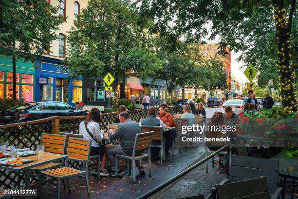 grand rapids michigan usa restaurant patio people dining - grand rapids michigan stock pictures, royalty-free photos & images