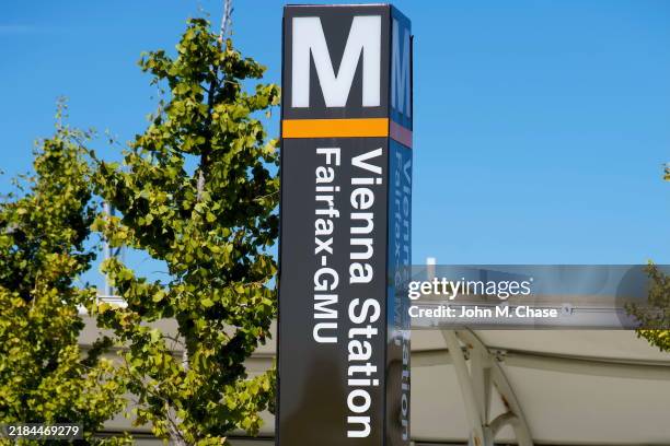 vienna metro station, fairfax, virginia (usa) - vienna virginia stock pictures, royalty-free photos & images