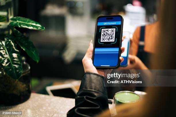close-up of a customer using qr code for a cashless payment at a cafe, showcasing modern technology and convenience. ideal for themes of digital transactions and contactless service. - código-de-barras imagens e fotografias de stock
