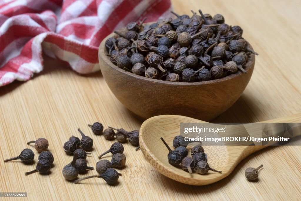 Cubeb pepper, peppercorns in shell, Piper cubeba