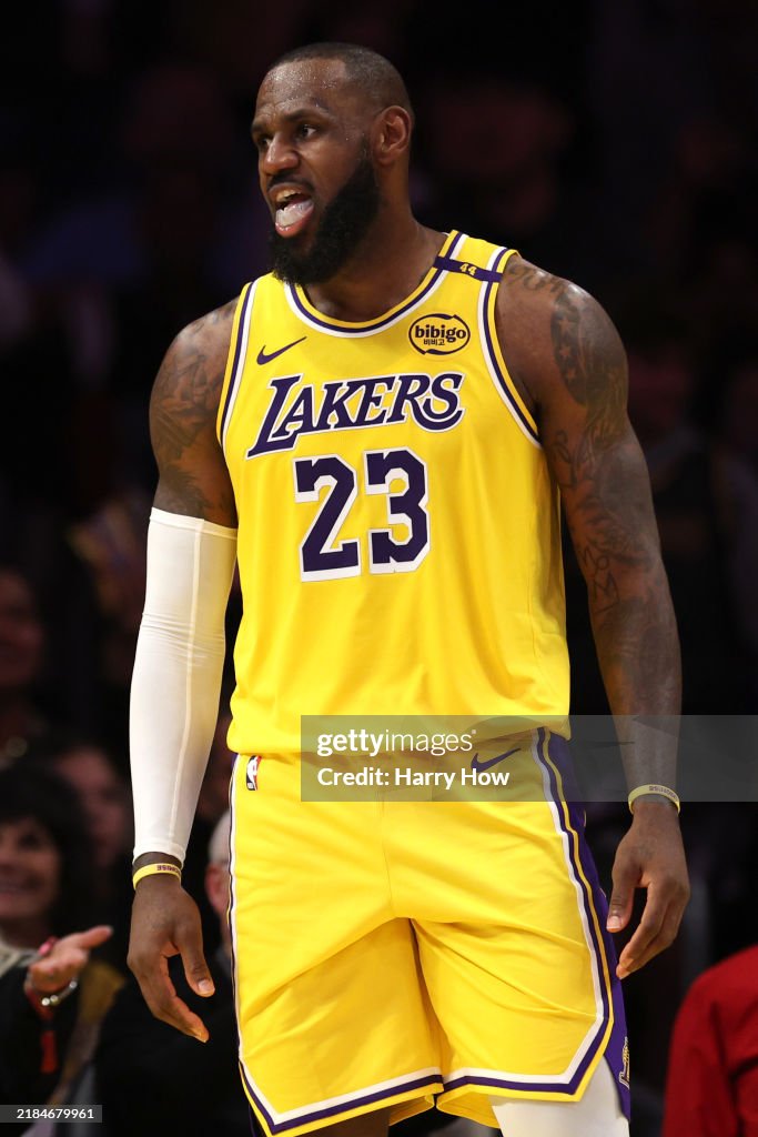 Memphis Grizzlies v Los Angeles Lakers