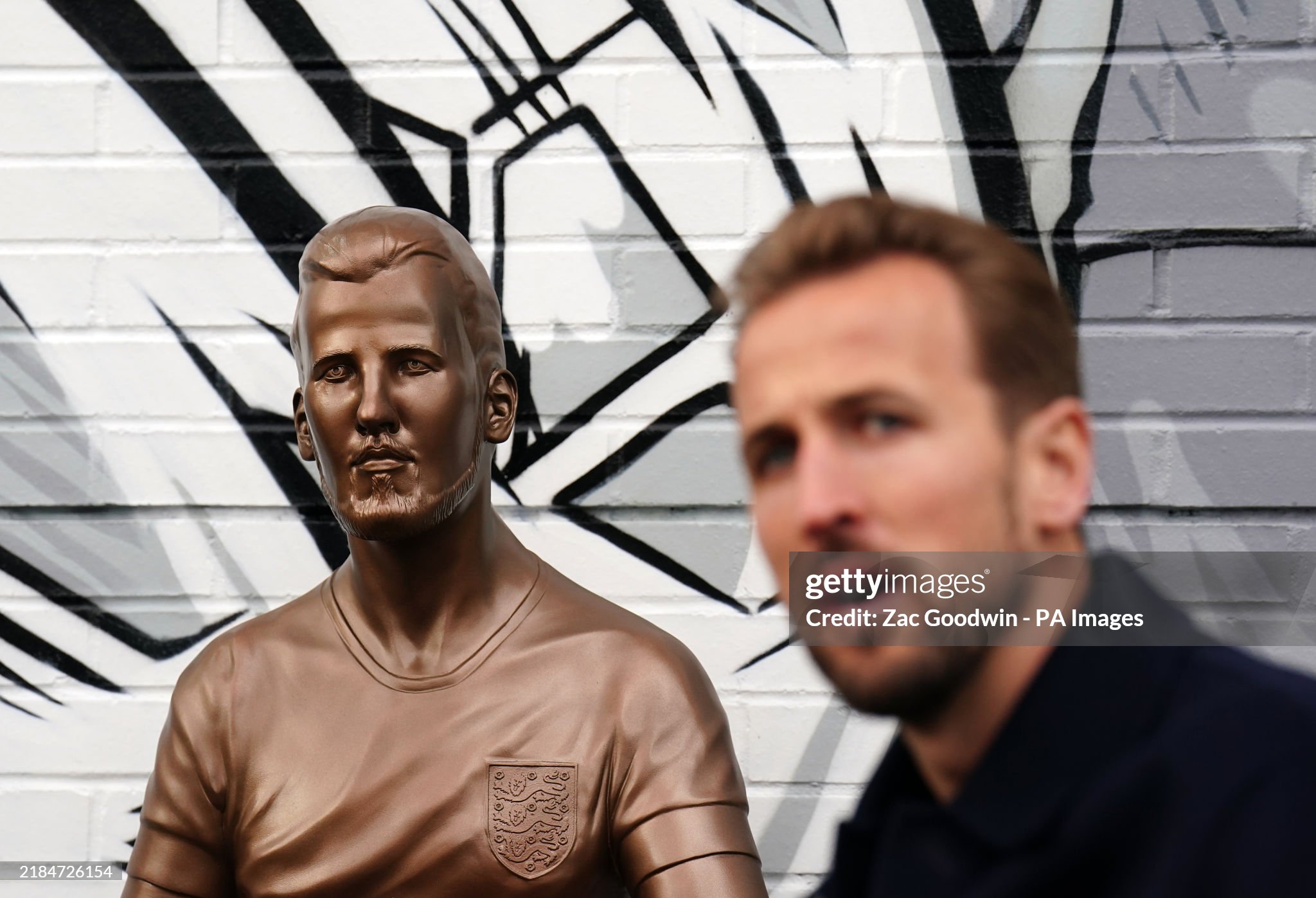Kane makes statements about football future during statue unveiling